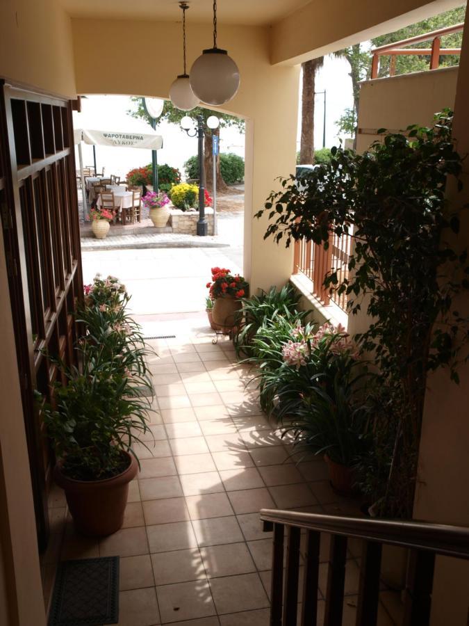 Helen'S Rooms Myloi Exterior photo